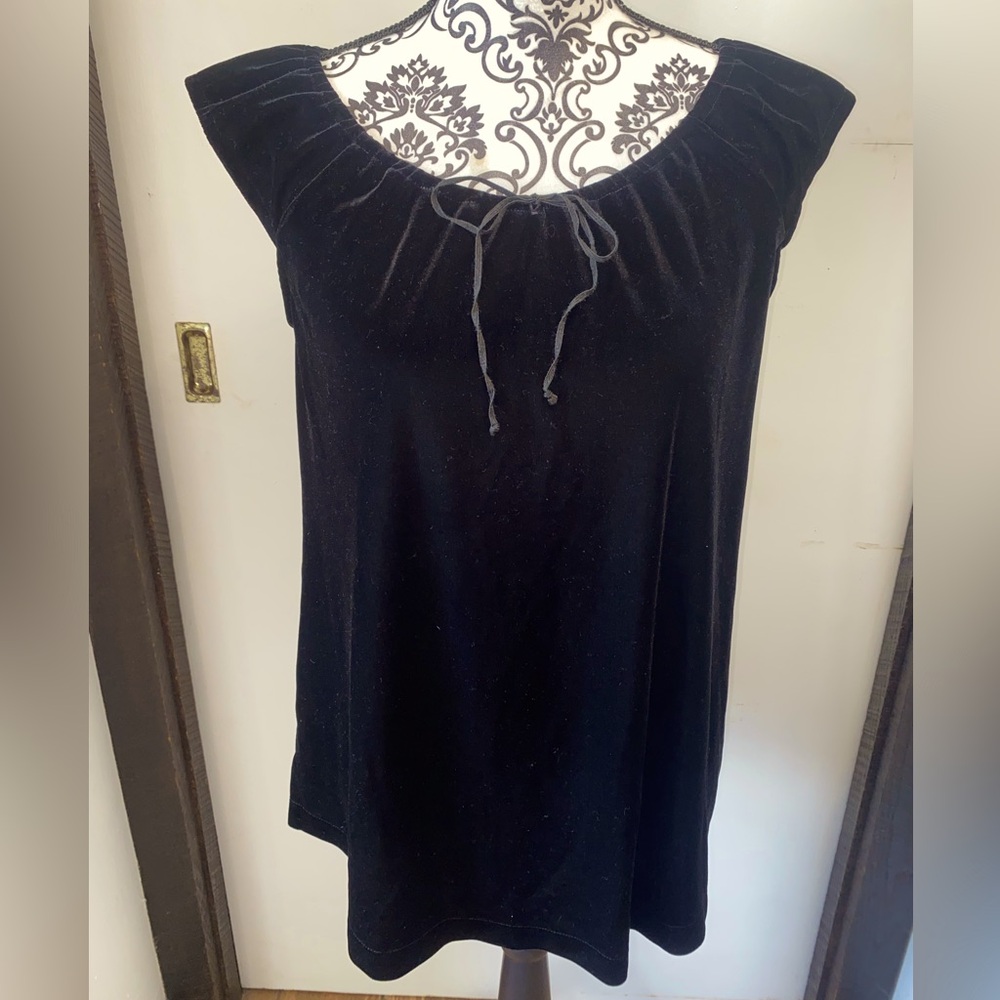Mimi Maternity Size Small Black Velvet Cap Sleeve Swing Shirt with Bow